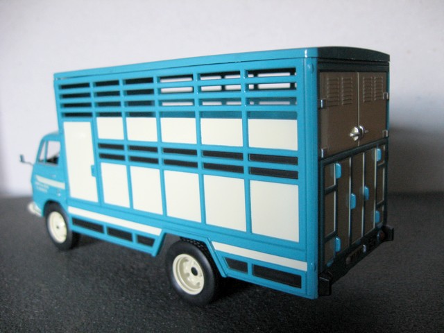 collection  ALTAYA" camions d'autrefois  "  au 1/43 - Page 8 613394IMG7734a