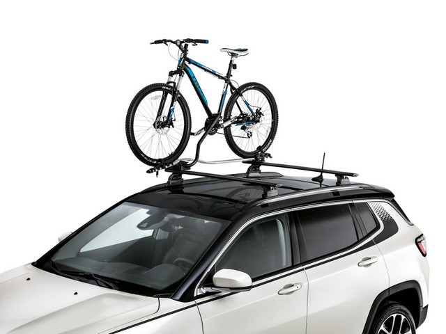 Mopar® : plus de 70 équipement pour la Jeep® Compass 61356101cUprightbikecarrierwithdecals