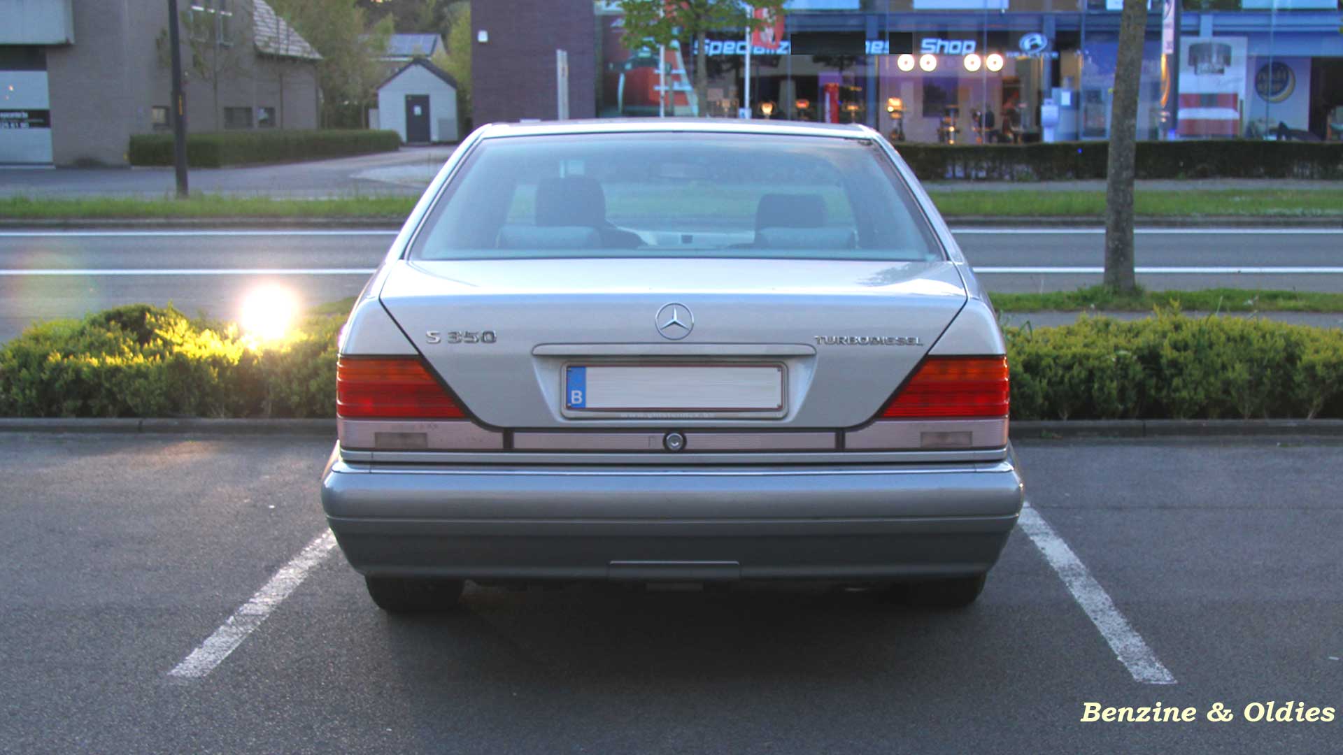 j'ai vu une Mercedes-Benz classe S w140 sur la route, et j'ai fait une photo - Page 2 615439mbw140street2015042802w19201080