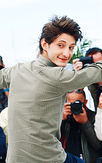 Pierre Niney #012 avatars 200*320 pixels 626551avapierre7