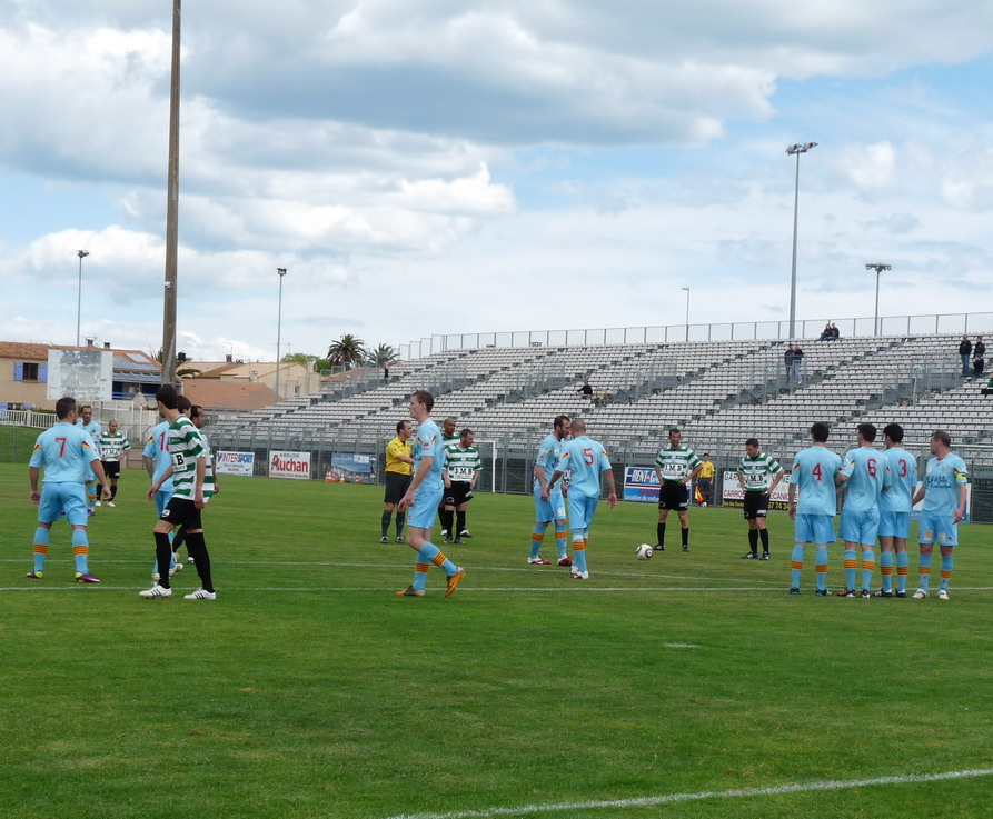 CETTE ( SETE ) ILE SINGULIERE REVIENT EN ( CHAMPIONNAT  DE)  FRANCE DE FOOTBALL AMATEUR  CFA 2 !!!!!!! - Page 2 631795Photo058