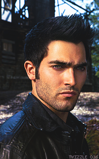 Tyler Hoechlin - 200*320  633718TylerHoechlin20167