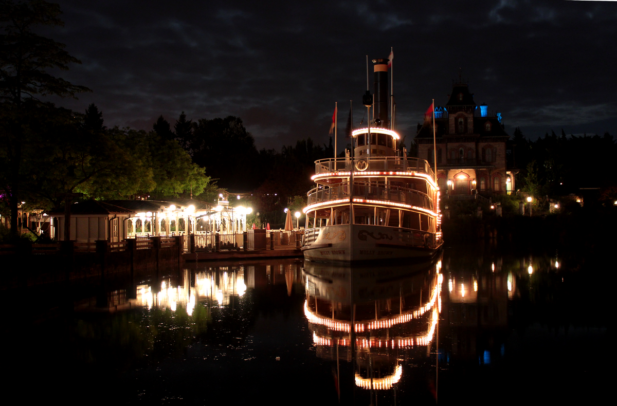 Vos photos nocturnes de Disneyland Paris - Page 30 633818frontierland