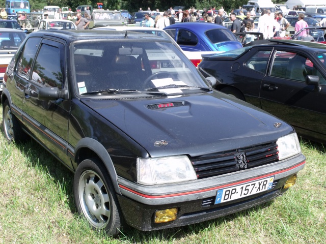 23e rassemblement de véhicules anciens et d'exception de Verna (38) - 2013 636713223Peugeot205GTi