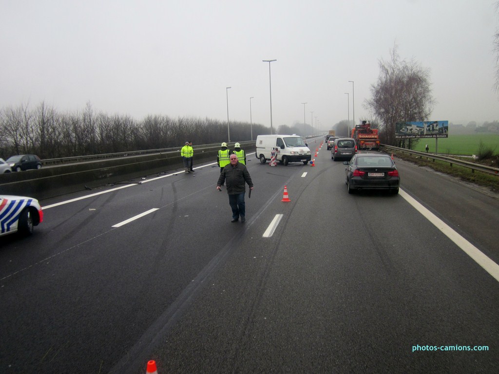 E 411 accident sur voie de gauche 637854photoscamions15II201375Copier