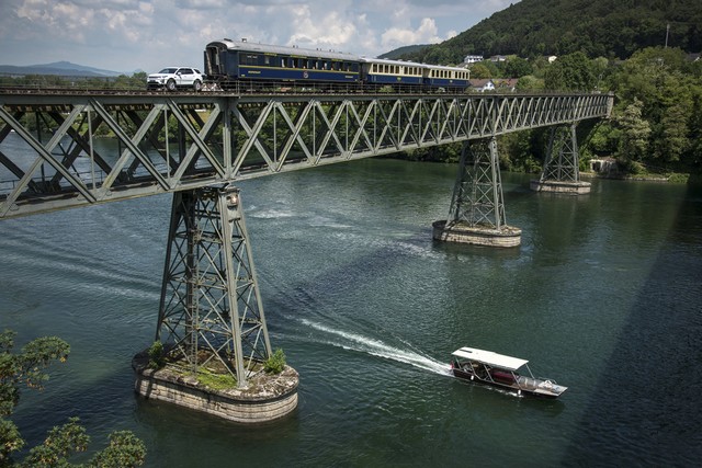 Le Land Rover Discovery Sport Tracte Un Train De Plus De 100 Tonnes 640822lrdstrainpull16061605