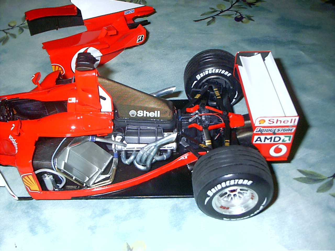 Ferrari F1 2002 Revell 1/12 - Page 2 649715Ferrari200202