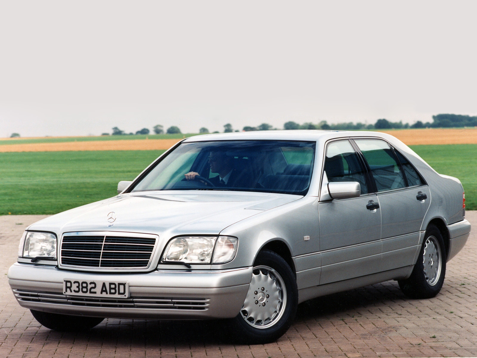 les plus belles photos de Mercedes-Benz classe S w140 et c140... juste pour rêver et pour le plaisir des yeux - Page 4 656195mbw140bellephoto0096