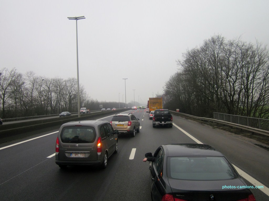 E 411 accident sur voie de gauche 656469photoscamions15II201373Copier