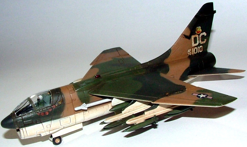 [Matchbox] A-7 D Corsair II - Modèle terminé - Page 3 661507DSCF9533