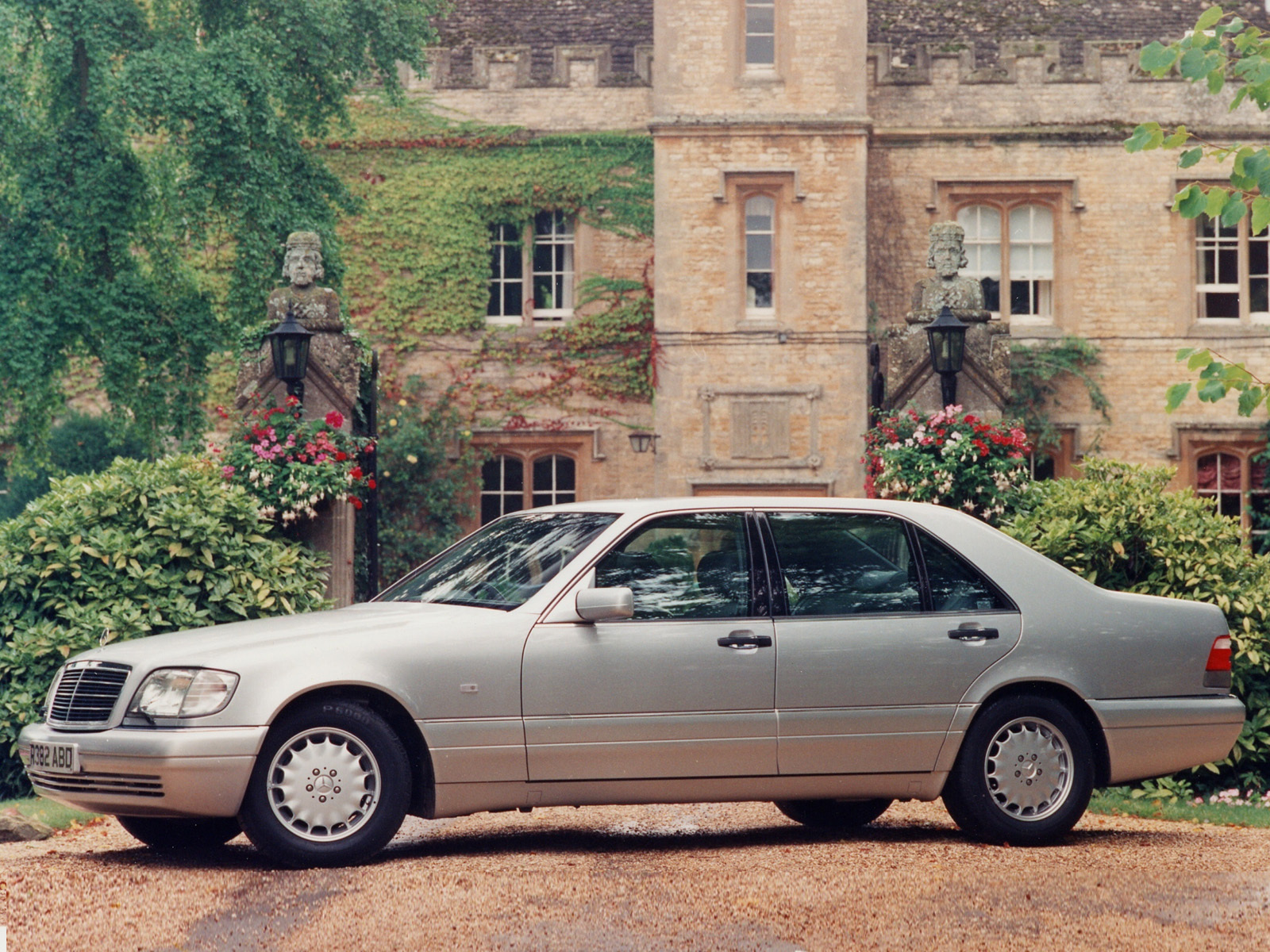 les plus belles photos de Mercedes-Benz classe S w140 et c140... juste pour rêver et pour le plaisir des yeux - Page 4 669951mbw140bellephoto0098