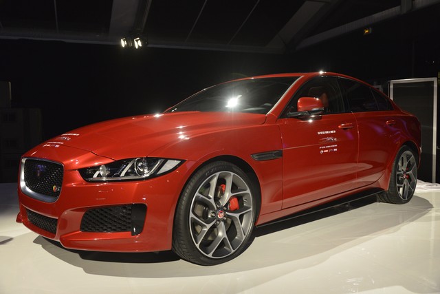 La Jaguar XE élue « Plus Belle Voiture de l’Année 2014 » au Festival Automobile International 2015  671662DSC5258