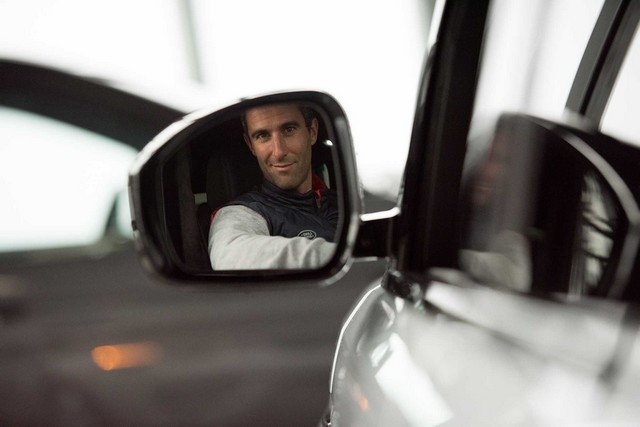 Land Rover France Encourage Armel Le Cleac'h Avant Le Départ Du Vendée Globe Et Devient « Voiture Officielle » De Cette 8ème édition  673976armellecleach7087