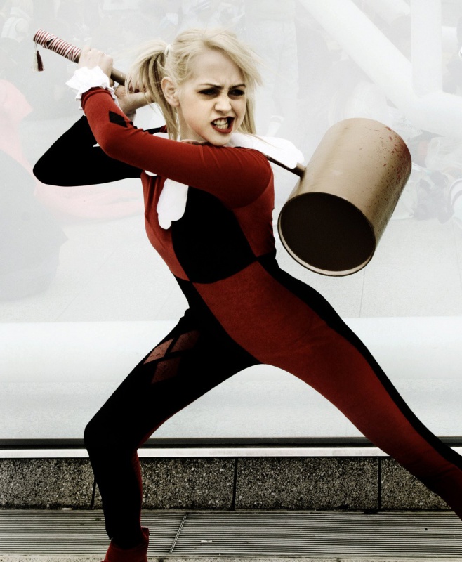 Les plus beaux cosplays - Page 2 675819harleyquinn0027