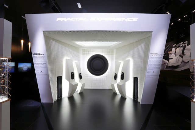  PEUGEOT FRACTAL et Art Toys Leo'z s'installent au Peugeot Avenue pour Noël ! 678156SBY7669