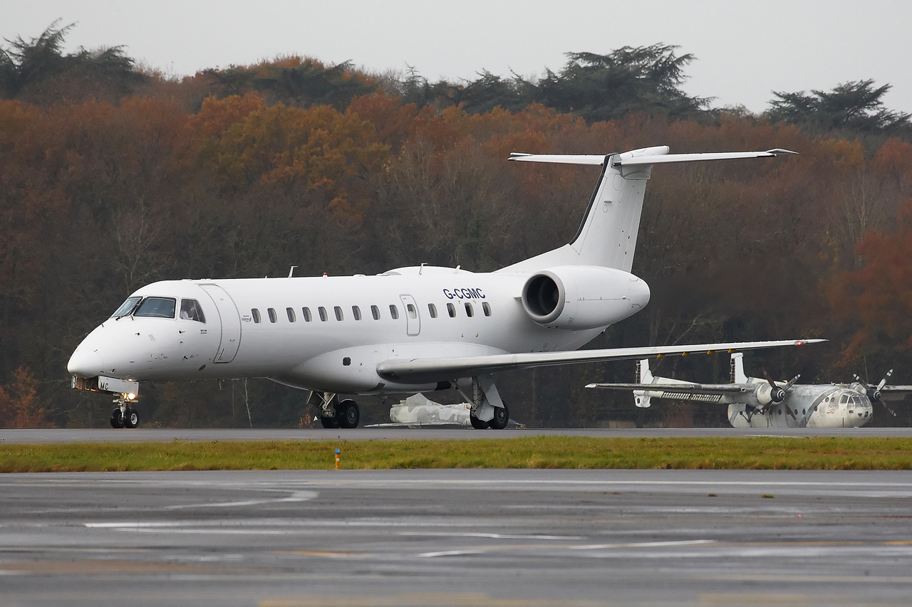 Spotting du 14/12/2013 : ERJ145 BMI + ERJ135 Eastern + B738 RAM 50th - Page 2 687416GRX9089