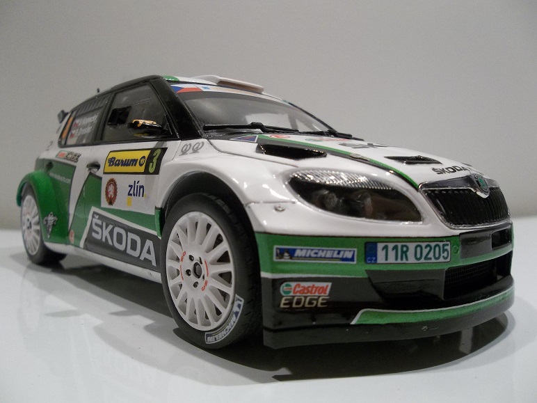 skoda fabia s2000 - Page 3 687495skodafabia019