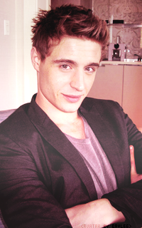 Max Irons  68756827M3