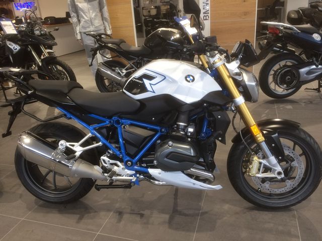 Enfin du temps pour la moto, mais pas que... 691467BMWR12R