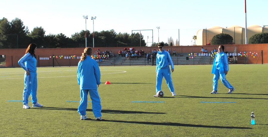 FEMININES DE L'OM : L'AVENIR LEUR APPARTIENT !!! UNE EQUIPE SE CONSTRUIT  2013  693087Photo018