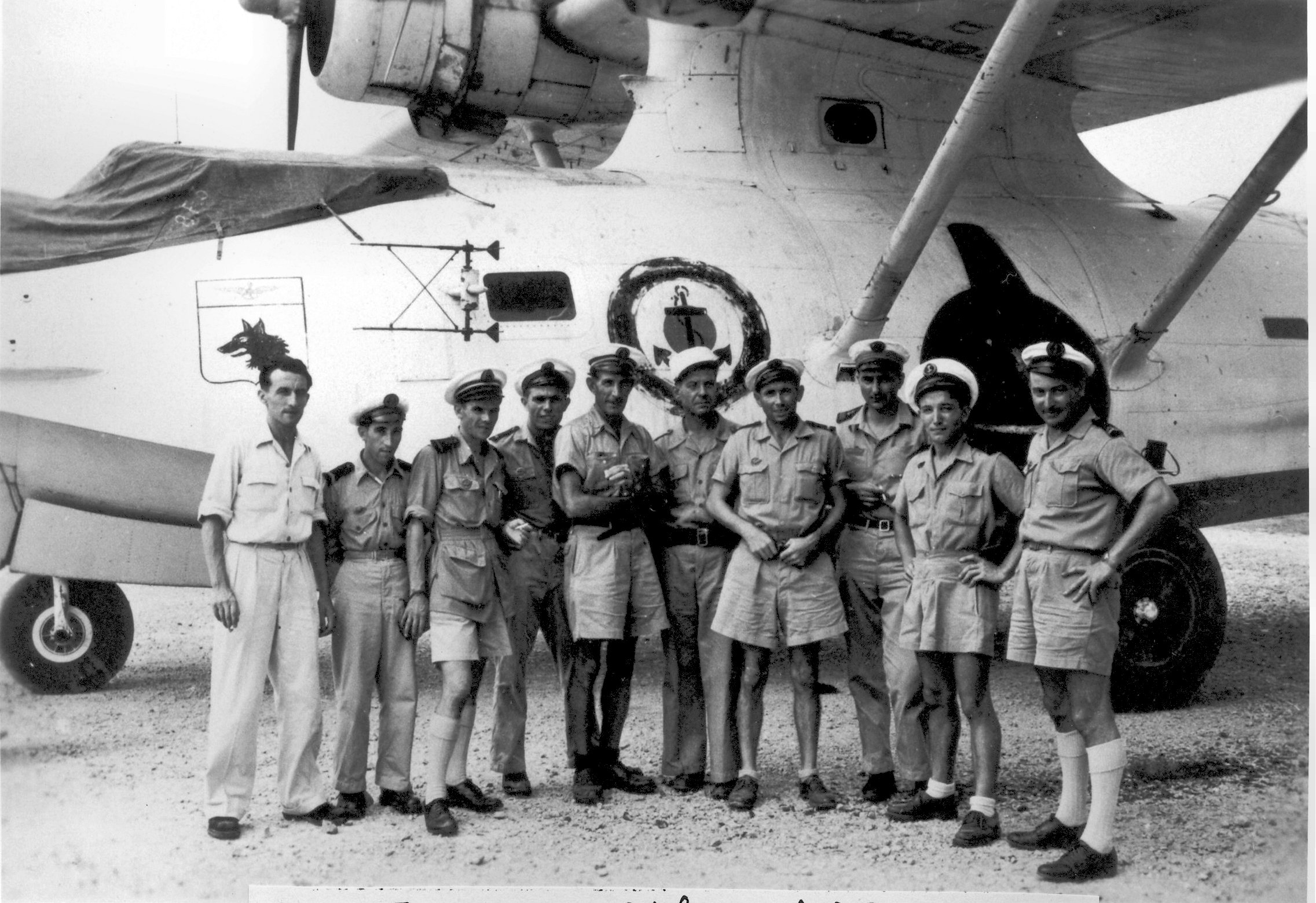 [ Aéronavale divers ] [ 1945-1950 L'histoire des grands oiseaux blancs à tête de loup noir en Indochine 6935341948EquipagedeCatalina