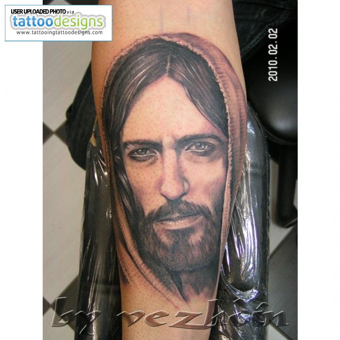 Sur les tatouages dans la foi Chrétienne est-ce autorisé?.... 695328700jesusbigtattoo107742917