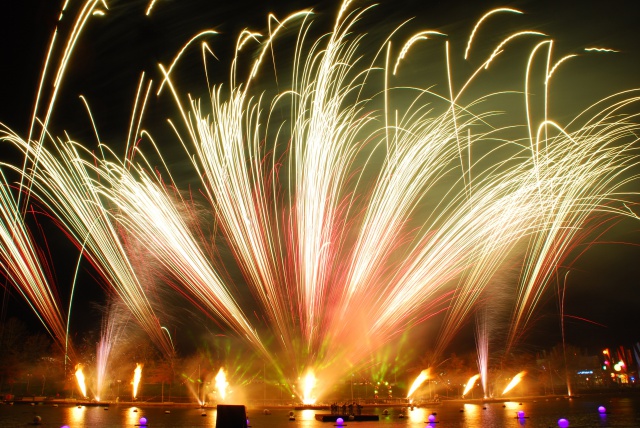 Mickey’s Magical Fireworks & Bonfire le 3, 5 et 7 novembre 2014 70324611071425