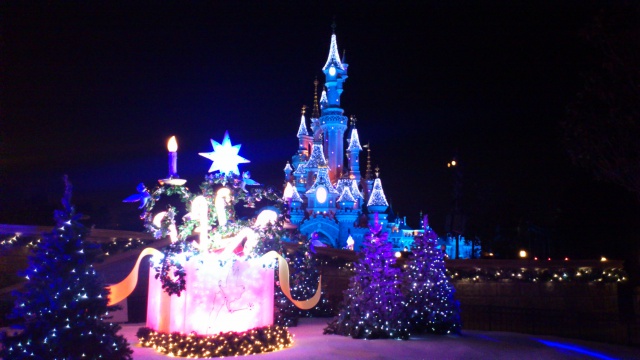 Vos photos nocturnes de Disneyland Paris - Page 8 704147DSC0551