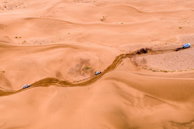 Peugeot Frappe Fort Dans Les Dunes - L'arrivée Du Silk Way Rally Dans Le Viseur  7130935971b1986e9f0