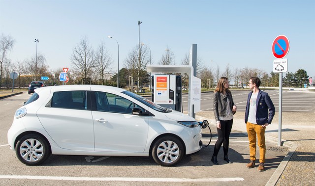  Corri-Door : Le réseau de bornes de charge rapide au service de la mobilité électrique 7203667654416