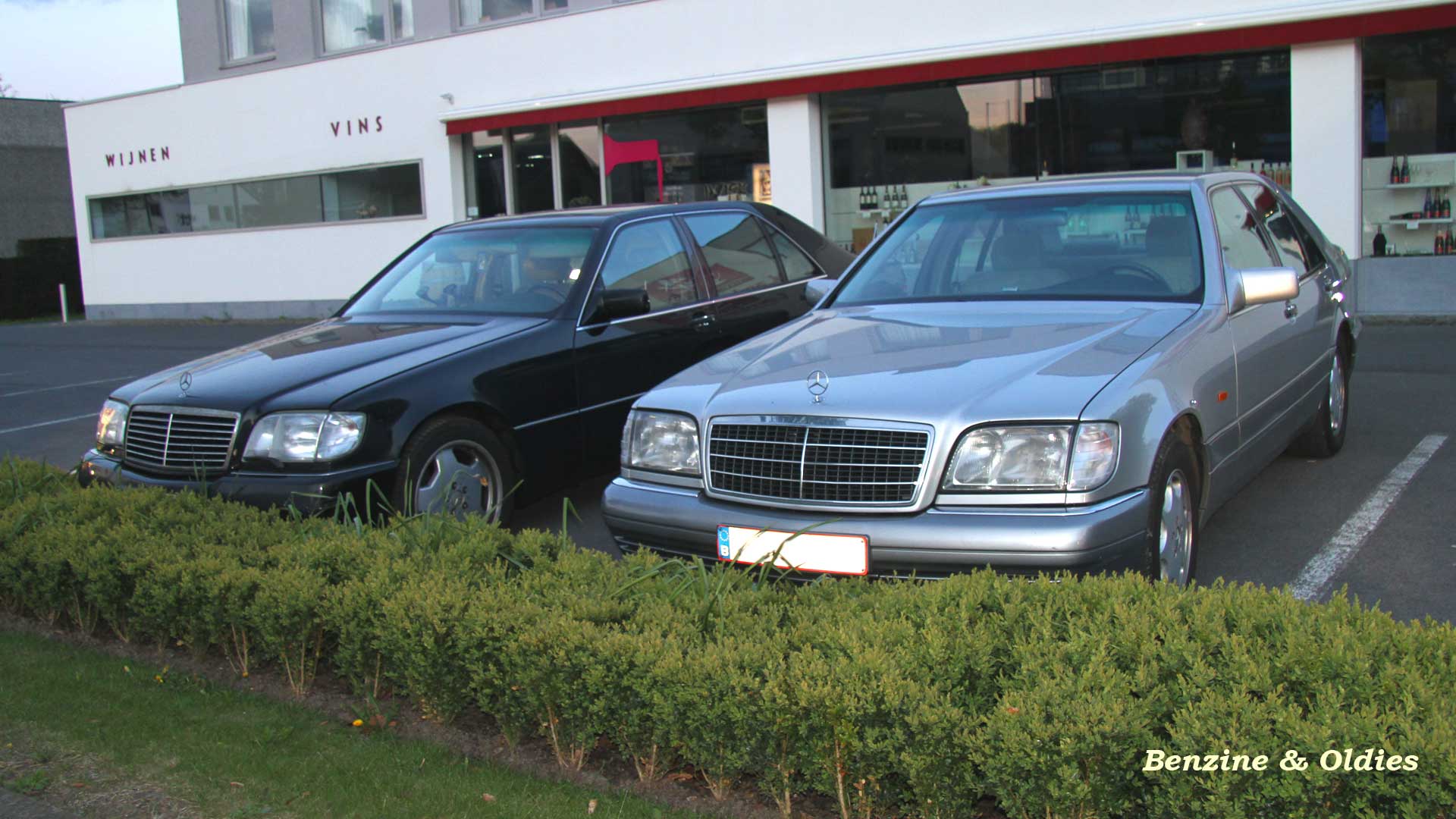 j'ai vu une Mercedes-Benz classe S w140 sur la route, et j'ai fait une photo - Page 2 721403mbw140street2015042811w19201080