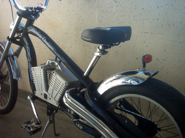 WOW.. UN CHOPPER-ÉLECTRIQUE I-ZIP SUR MON BALCON :-) 7268057923