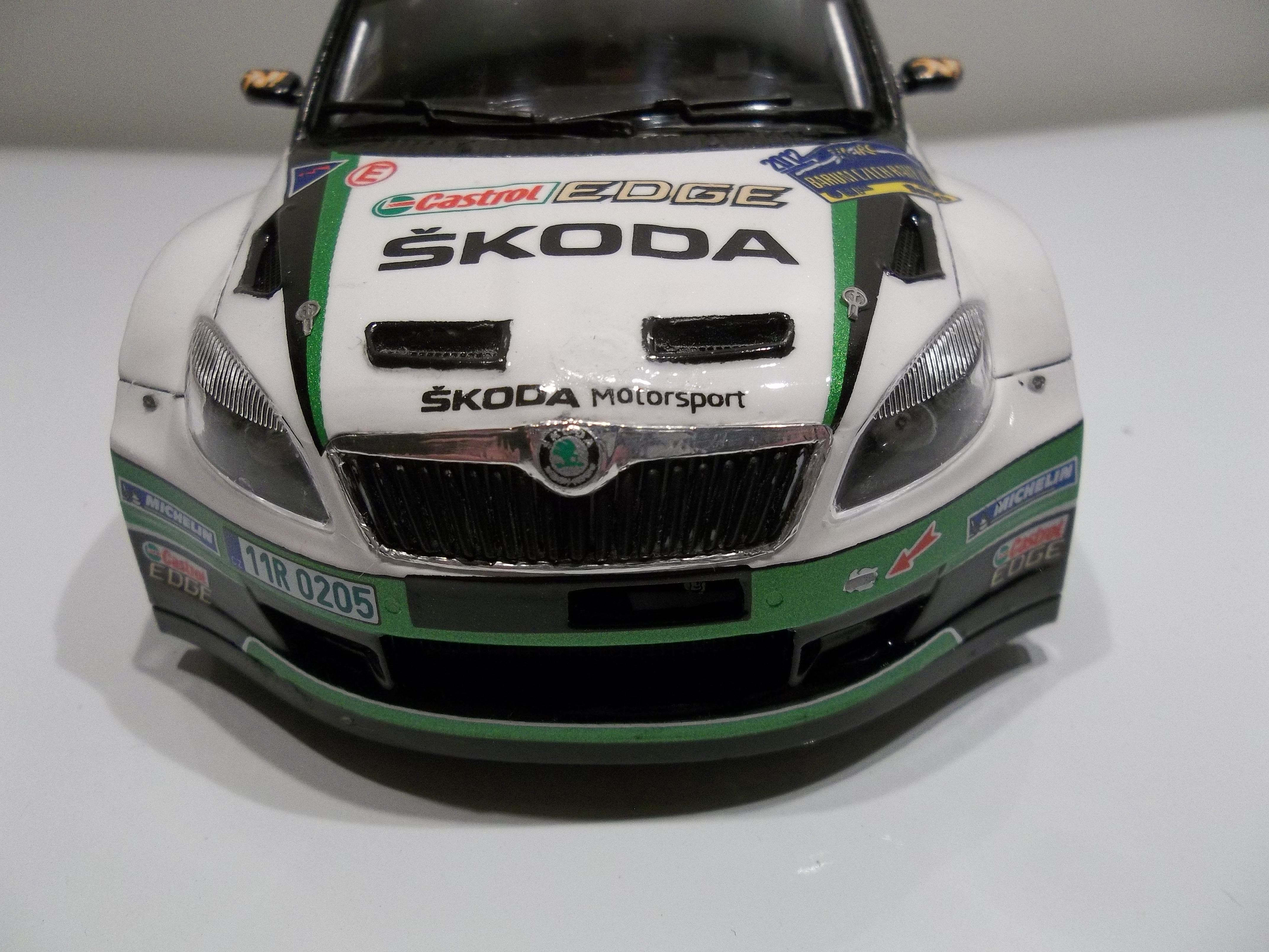 skoda fabia s2000 - Page 3 728962skodafabia013