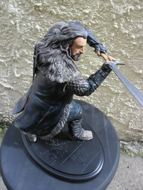 THE HOBBIT : AN UNEXPECTED JOURNEY : THORIN OAKENSHIELD – WITH SHIELD and REGULAR 729512SAM3000