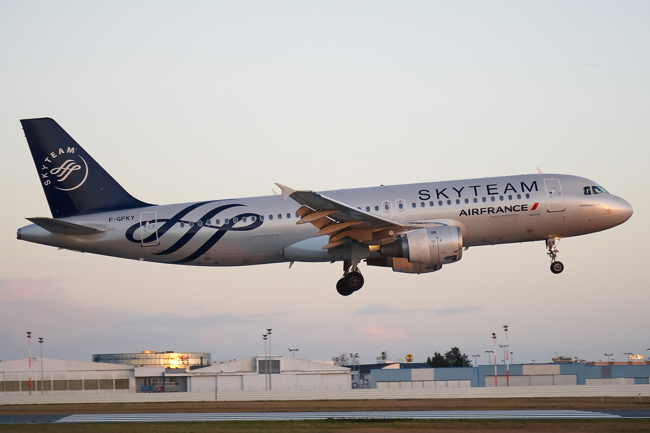 [F-GFKS & F-GFKY] A320 Air France Skyteam c/s - Page 3 730752GRX0587