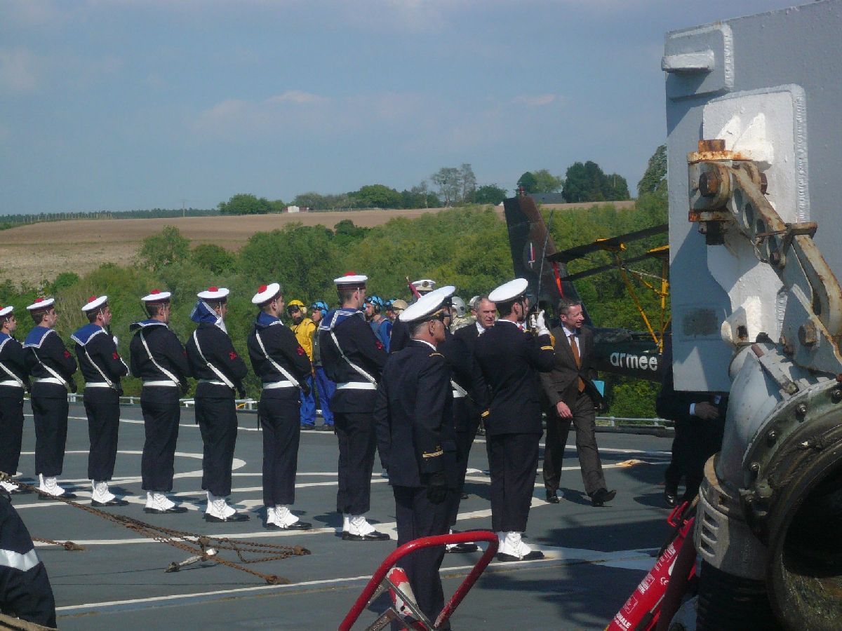 LE VOYAGE DE LA JEANNE SUR LA SEINE 731799103djpasseenrevulagardedhonneuranetrainepas