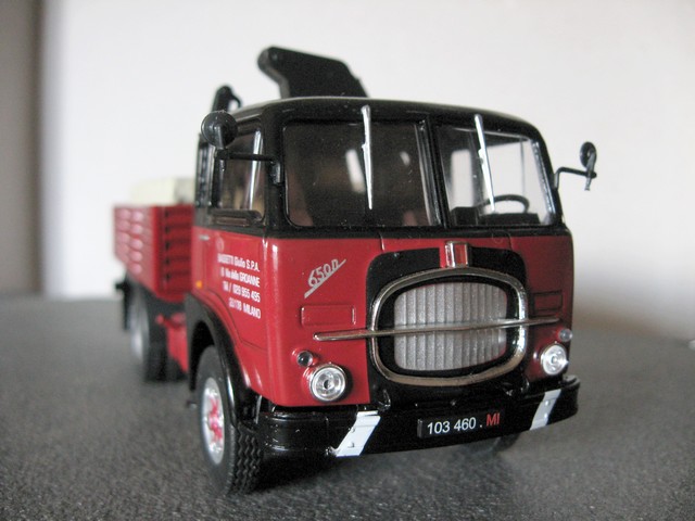 collection  ALTAYA" camions d'autrefois  "  au 1/43 - Page 7 736814IMG7739a