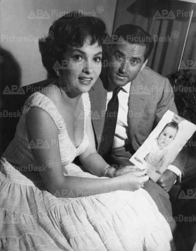 Gina Lollobrigida - Page 8 76038119740101PD0741