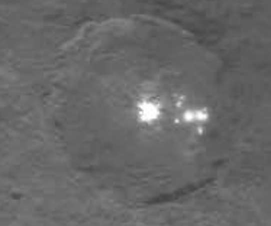 sciamblogs - Incongruité ou OVNI du système solaire ? - Page 18 761712ceres200515