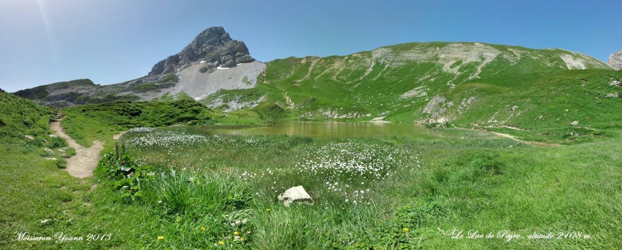 La chaîne des Aravis 762080PANO20130802131942FILEminimizer