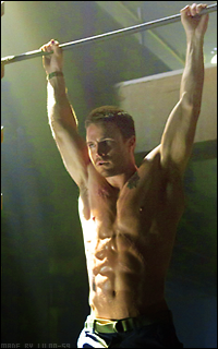 Stephen Amell 764763SA21