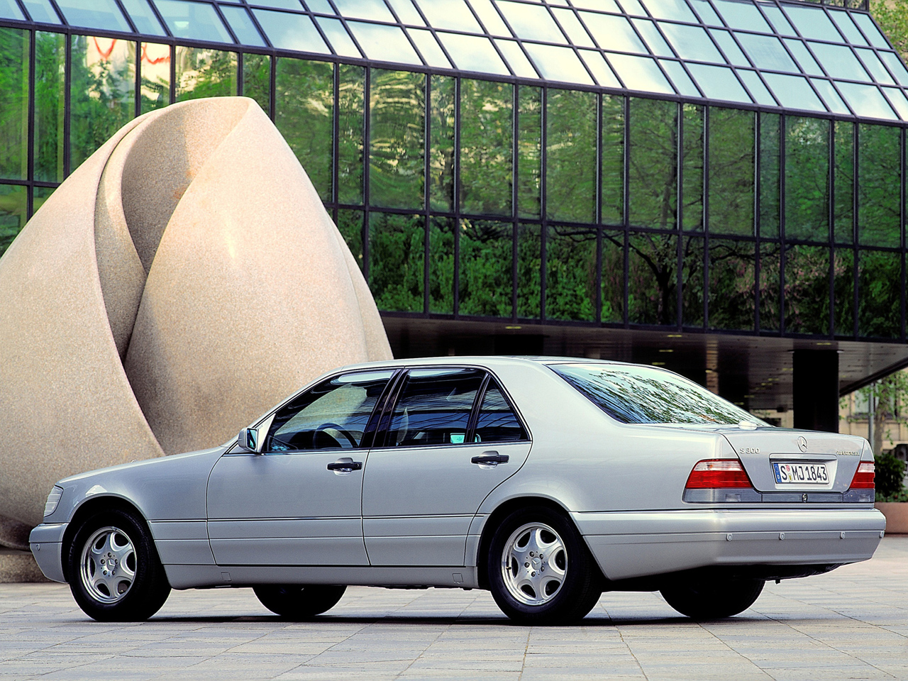 les plus belles photos de Mercedes-Benz classe S w140 et c140... juste pour rêver et pour le plaisir des yeux - Page 5 765417mbw140bellephoto0104