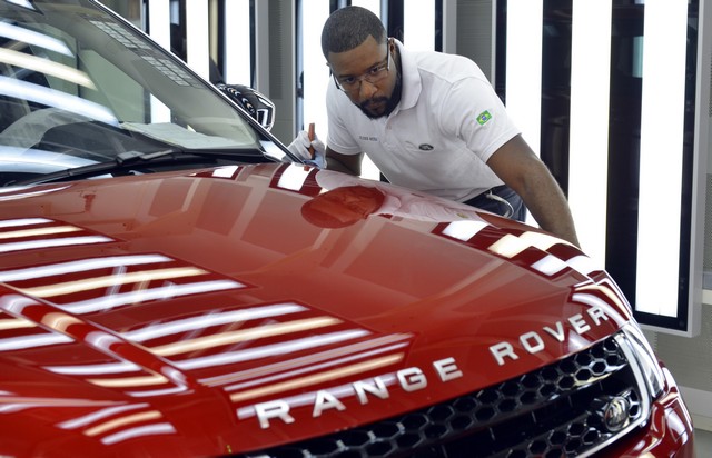 Jaguar Land Rover inaugure son usine au Brésil  765730s3x9822