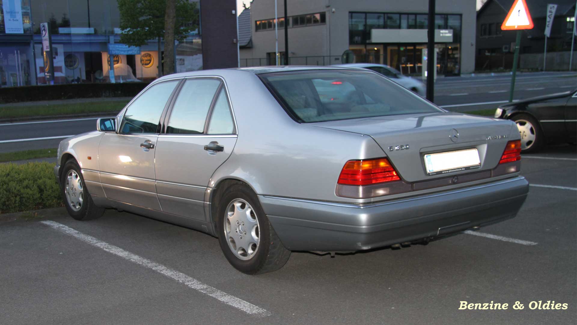 j'ai vu une Mercedes-Benz classe S w140 sur la route, et j'ai fait une photo - Page 2 766581mbw140street2015042804w19201080