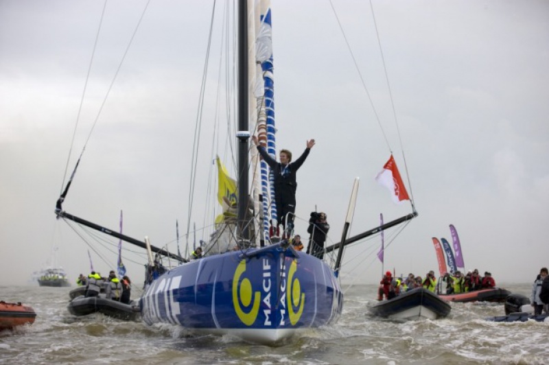 Le Vendée Globe au jour le jour par Baboune - Page 35 771106arriveefrancoisgabartmacifr6440