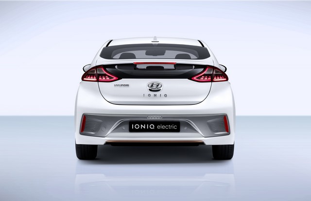 La Hyundai Ioniq EV (entièrement électrique) coûtera 34.999 € et s'accompagnera de 3 ans d'entretiens gratuits 772615IONIQElectric4