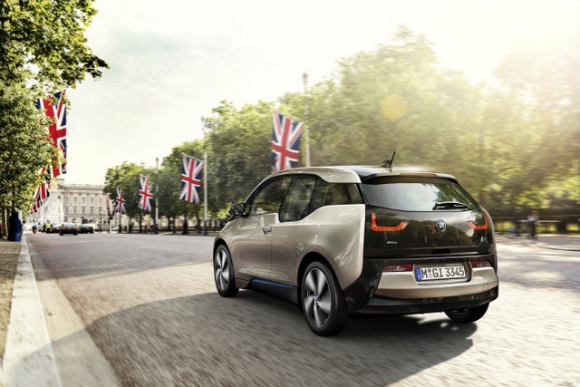 BMW dévoile officiellement la i3  786162bmwi3102