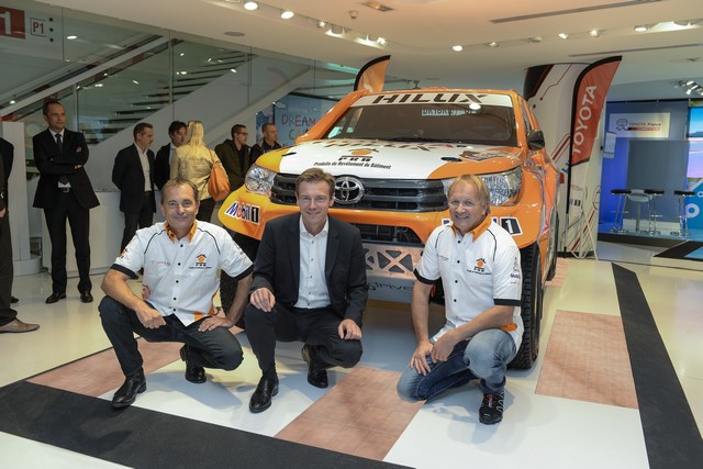  Toyota France Compétition dévoile son Hilux engagé sur le Dakar 2016 7880422EM0651