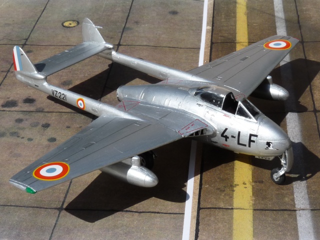 [Azur] De Havilland VAMPIRE FB 5  1/72 - 4e Escadre de Chasse 793057F004