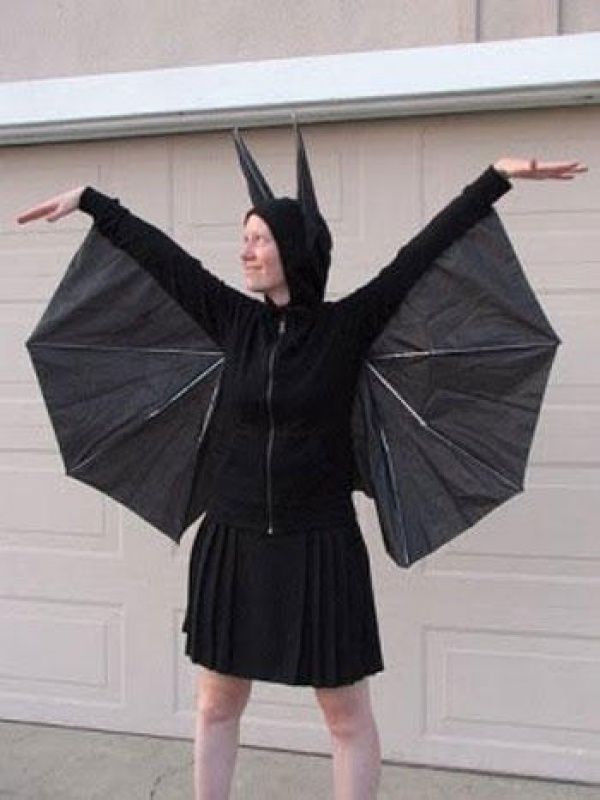 Les costumes du Net en vrac !!! - Page 25 796931worstbatmancostumeumbrella